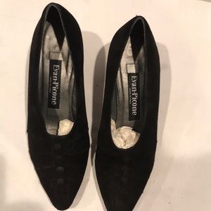 Evan Picone made in Italy black suede size 5 1/2 M